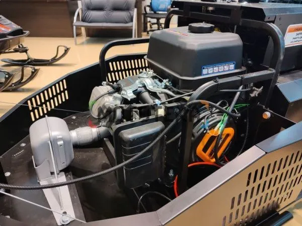 Снегоход БТС Арктик - 4Т Лонг Люкс 20 л.с.. эл. запуск. реверс. тормоз белый (машинокомплект) | Мототека